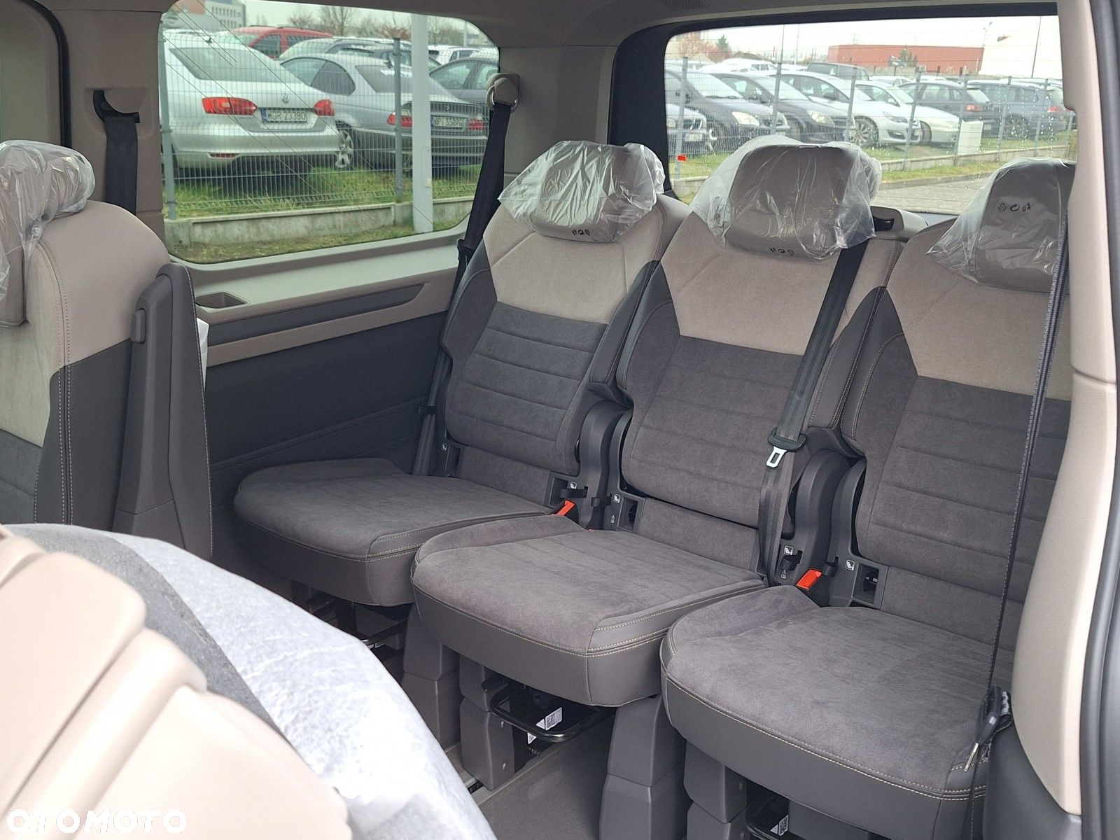 Volkswagen Multivan - 24