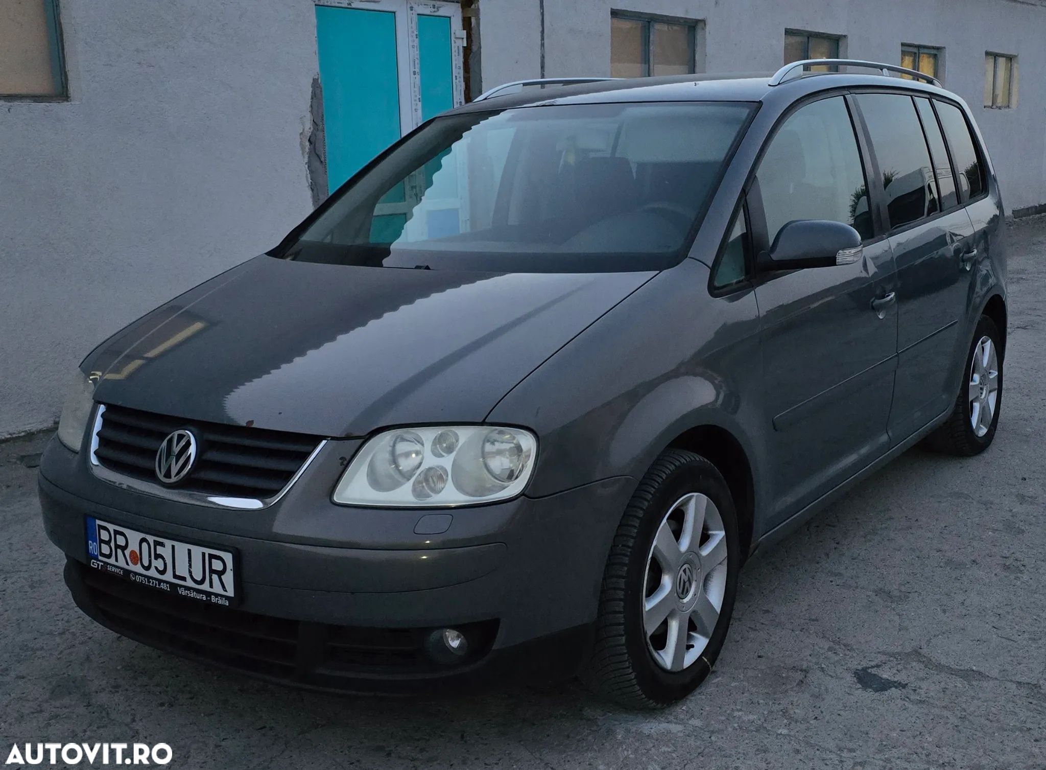 Volkswagen Touran 1.9TDI Highline DSG - 1