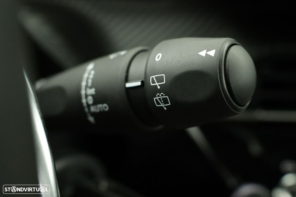 Peugeot 2008 1.2 PureTech Allure EAT8 - 19