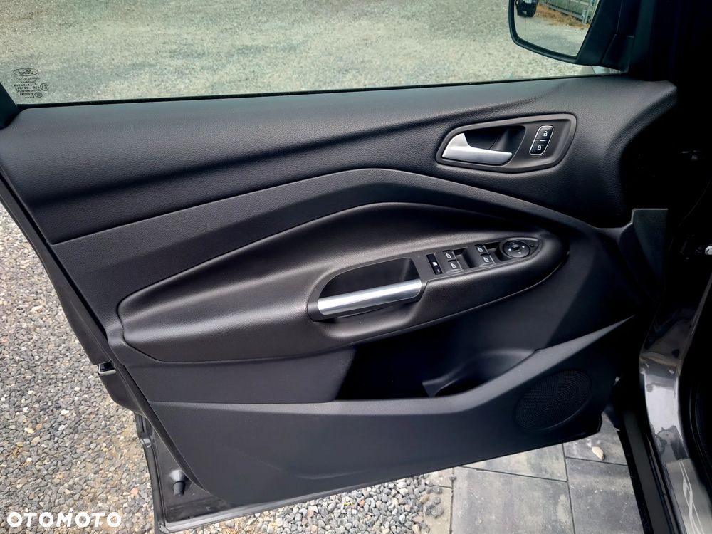 Ford Kuga 2.0 TDCi 2x4 Titanium - 12