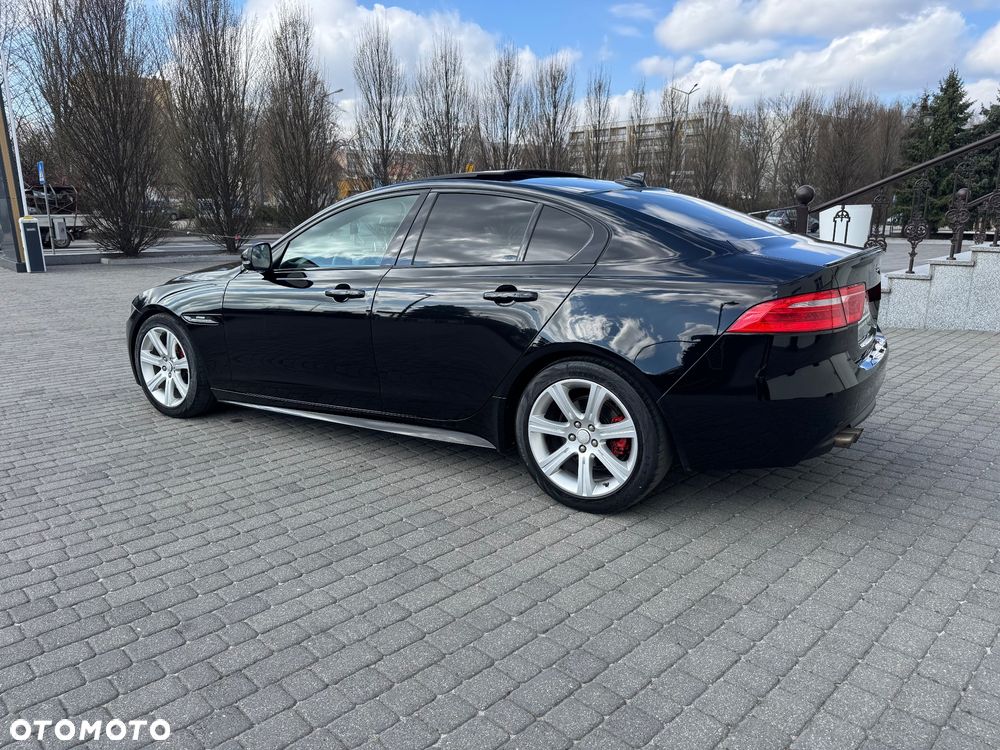 Jaguar XE D200 R-Dynamic S - 12