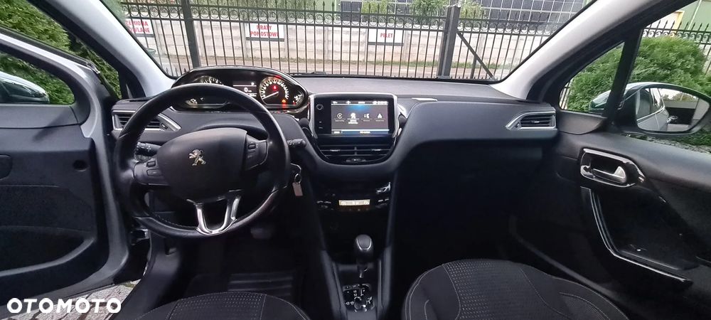 Peugeot 208 1.2 PureTech GPF Signature S&S EAT6 - 10
