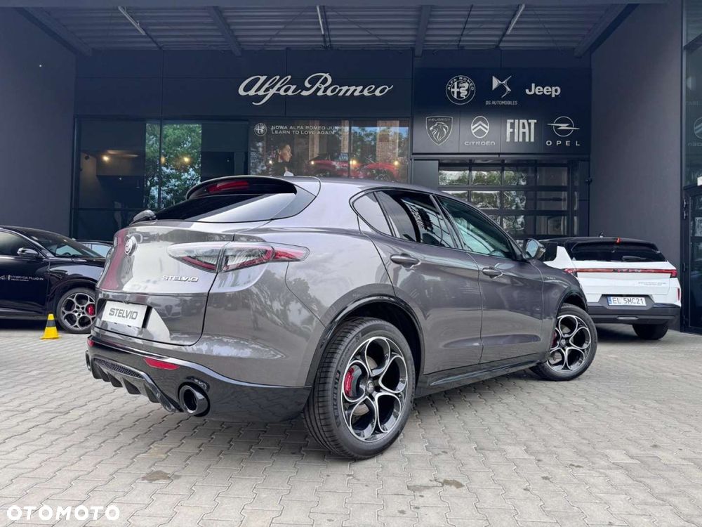 Alfa Romeo Stelvio - 7