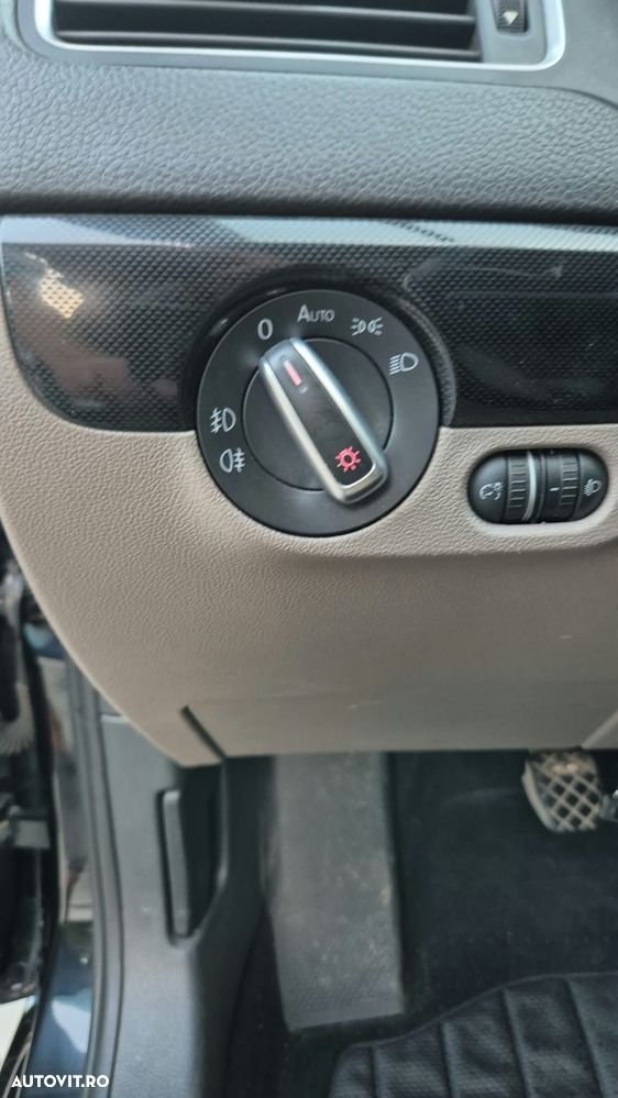 Volkswagen Jetta - 4