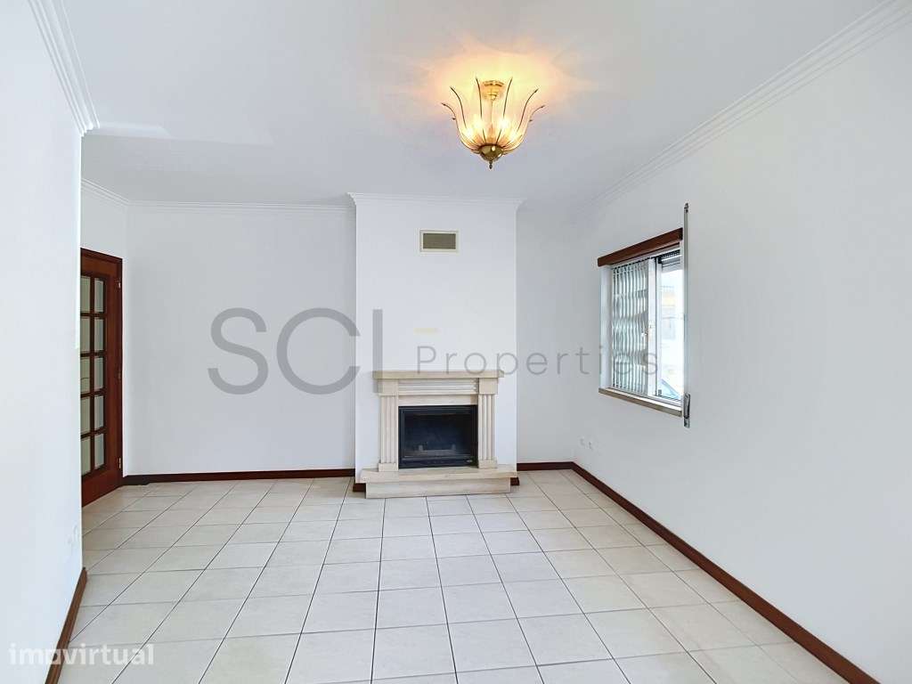 Apartamento T2 com Logradouro e Arrecadação no Lavradio - Grande imagem: 2/29
