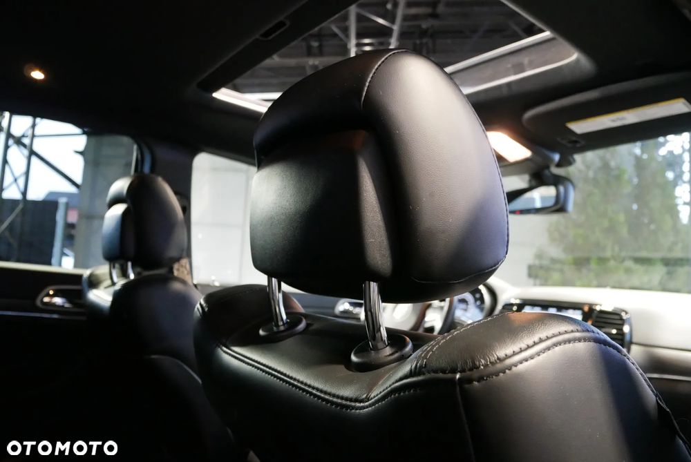 Jeep Grand Cherokee - 28