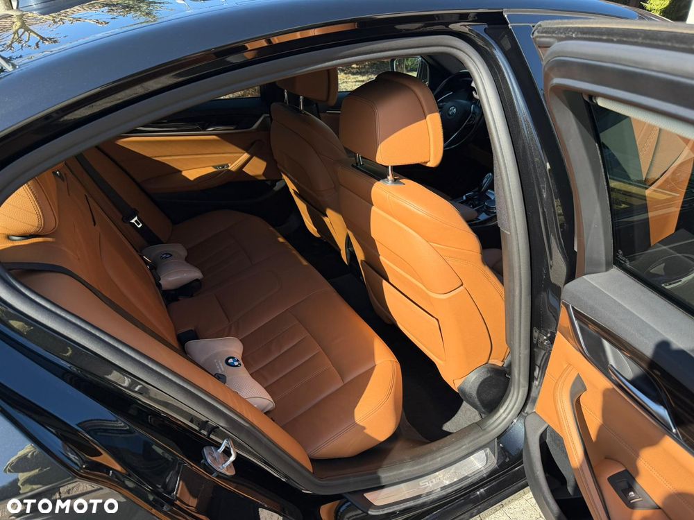 BMW Seria 5 530i xDrive Sport Line - 14