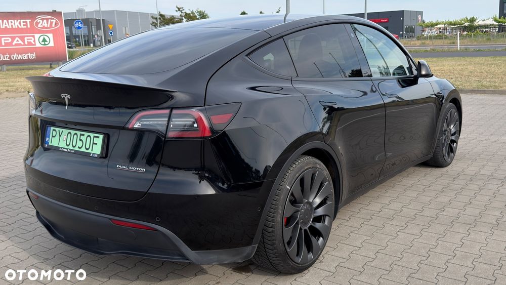 Tesla Model Y - 2