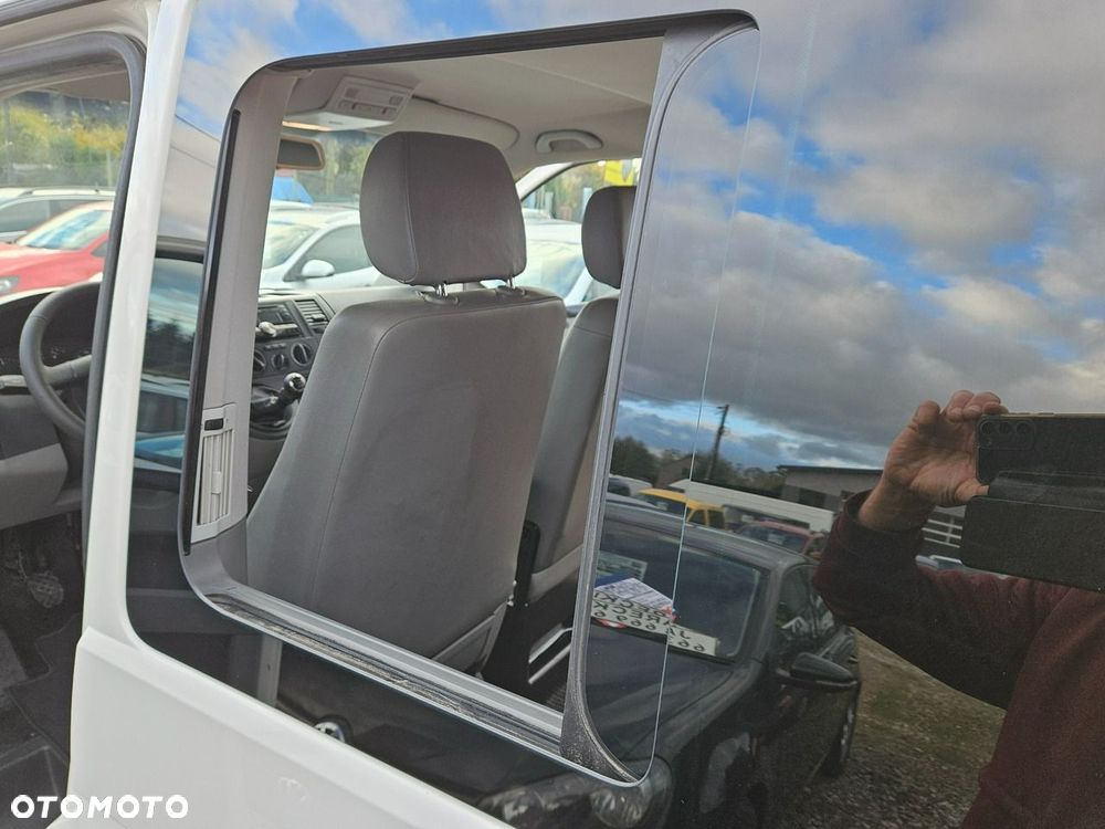 Volkswagen Caravelle - 24