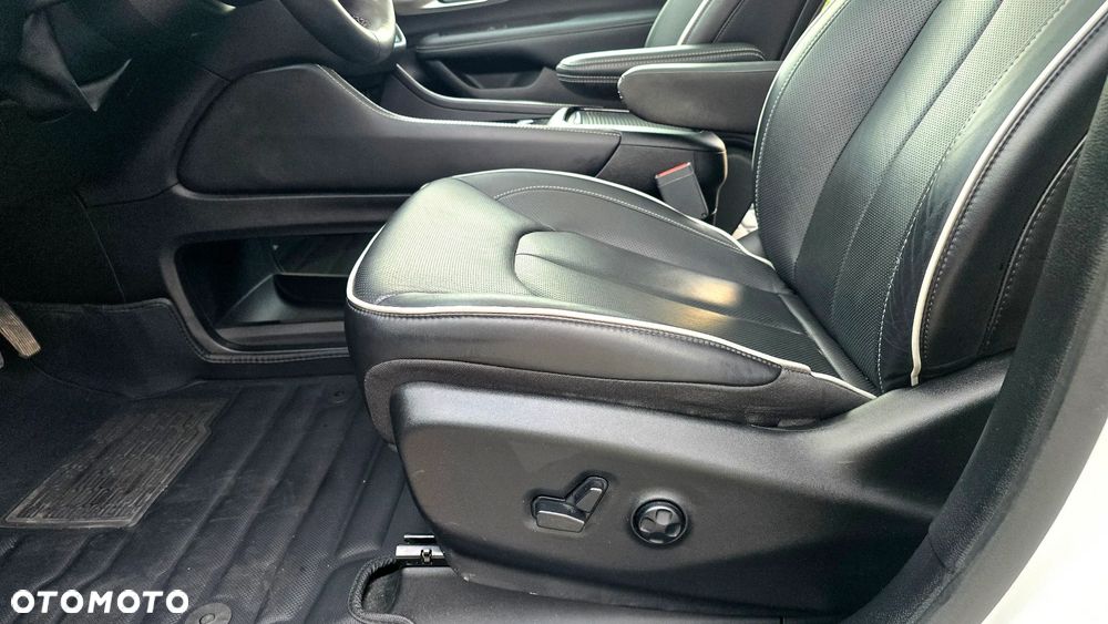 Chrysler Pacifica - 15