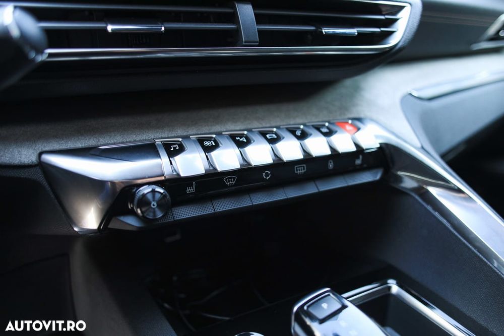 Peugeot 3008 1.2 PureTech 130 EAT8 GT - 18