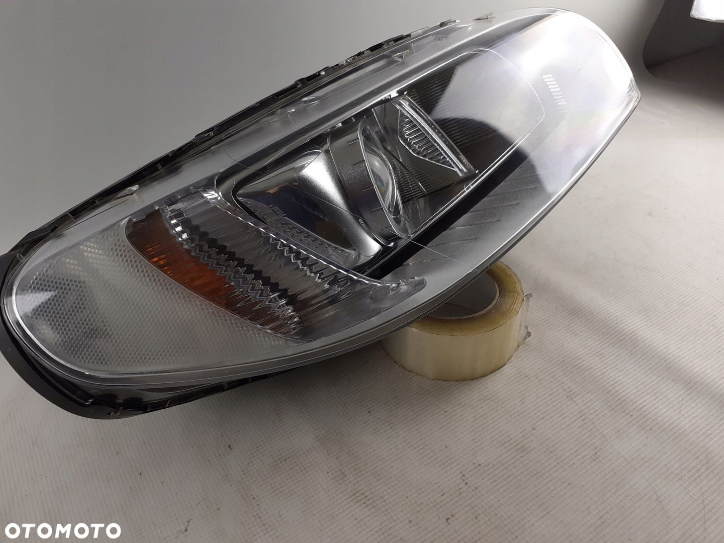 Lampa prawa przód Volvo XC70 V70 S80 xenon 07-16r. - 2