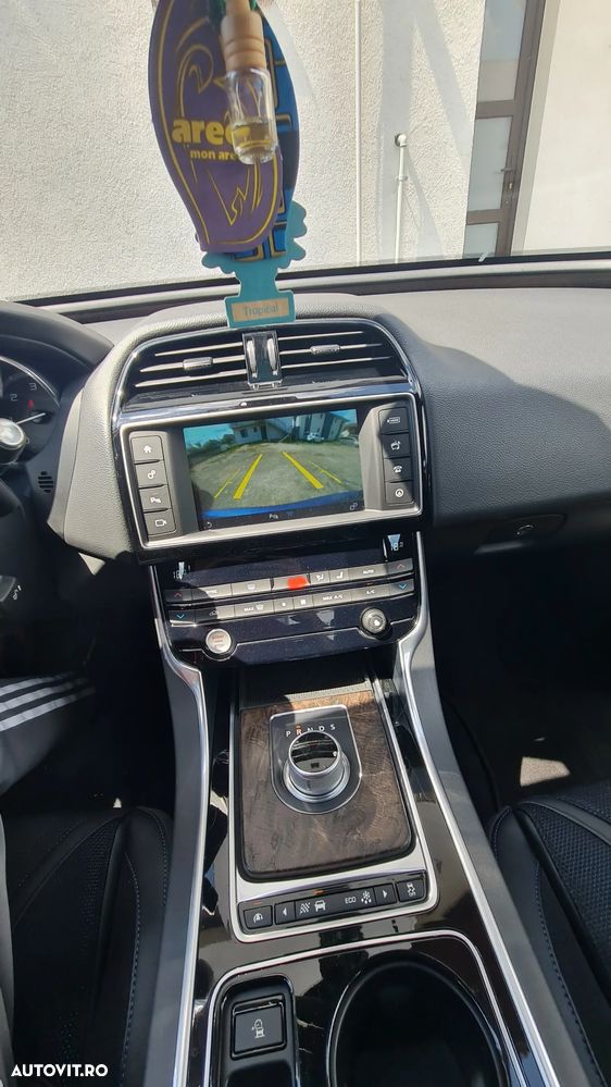 Jaguar XE 2.0 R-Sport - 14