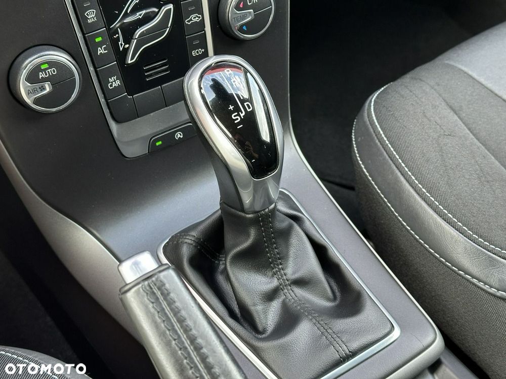 Volvo V40 D3 Geartronic Momentum - 21
