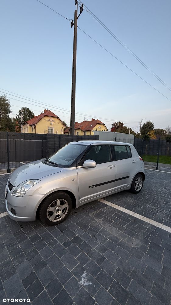 Suzuki Swift 2007 photo 2