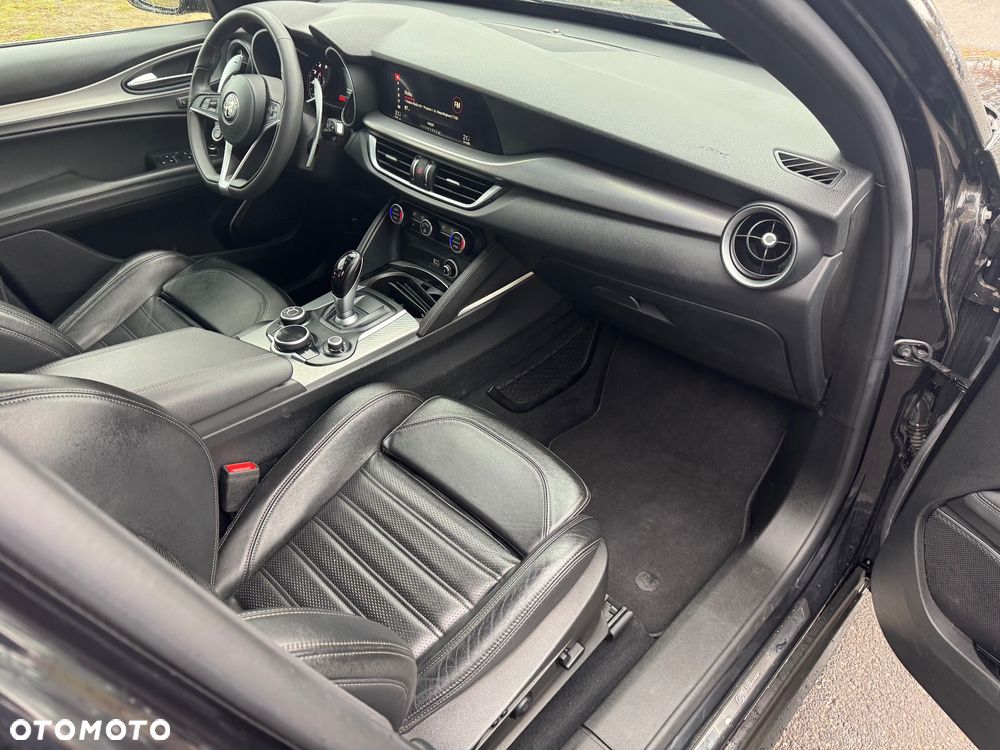 Alfa Romeo Stelvio 2.0 Turbo 16V AT8-Q4 Executive - 6