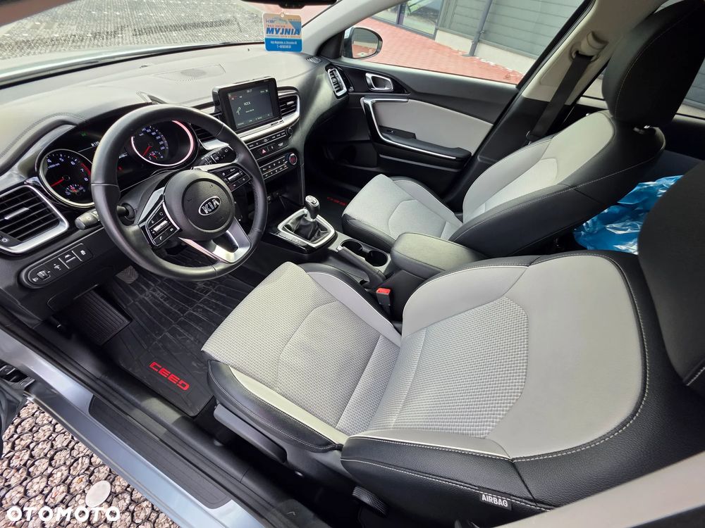 Kia Ceed 1.4 L - 12