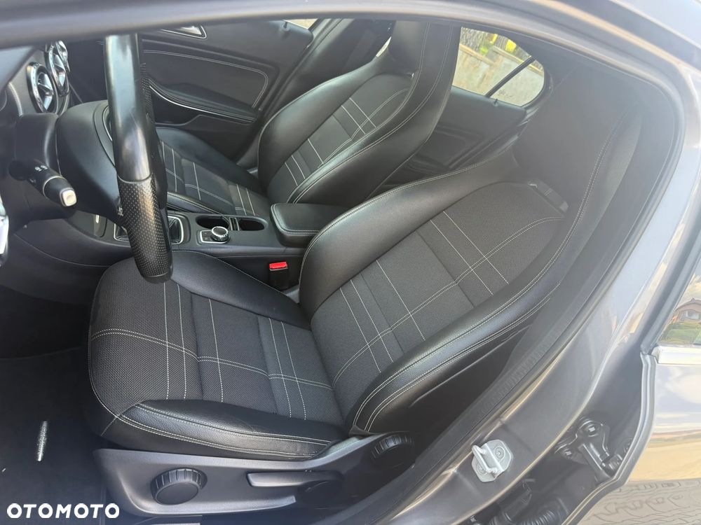Mercedes-Benz GLA 200 UrbanStyle Edition - 26