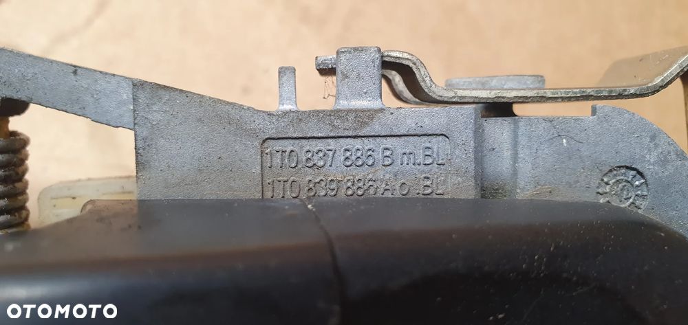 Klamka prawy przód przednia prawa VW Caddy III Lift 1T0837886B - 6