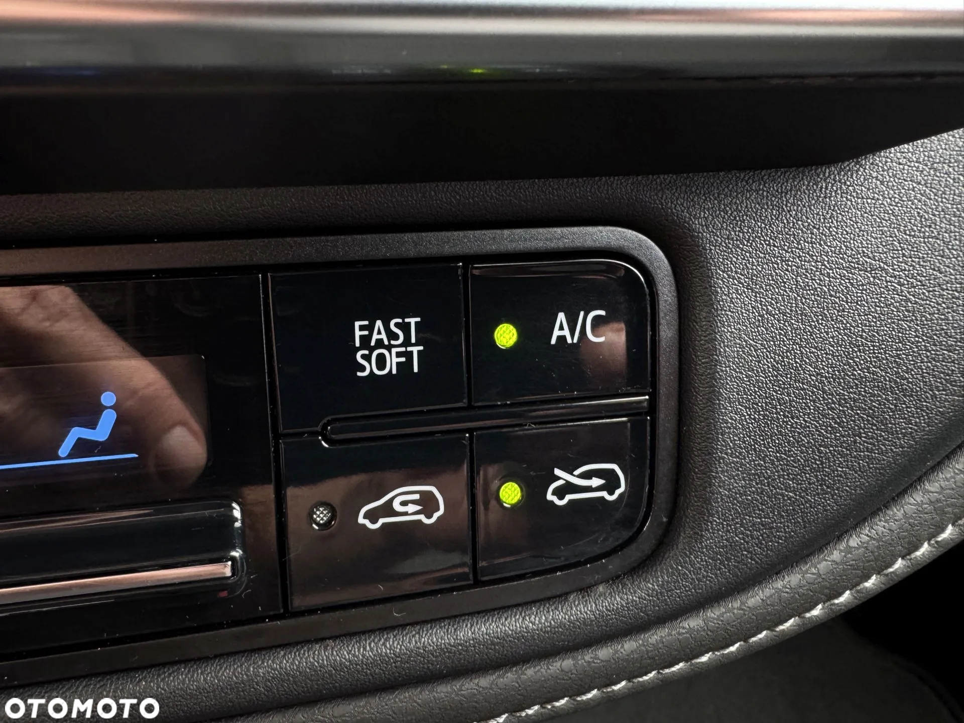 Toyota Auris Hybrid 135 Premium - 29