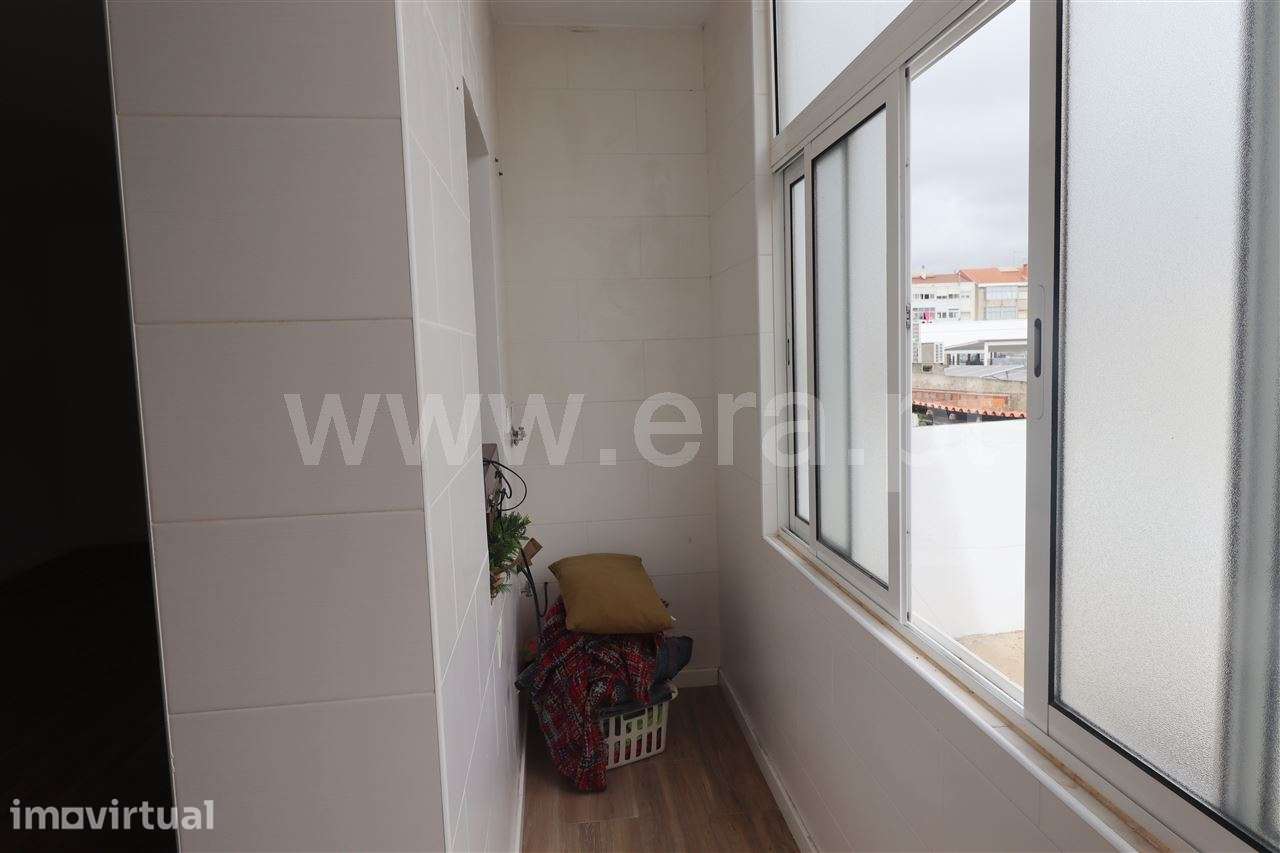 APARTAMENTO T2 COM QUINTAL; CRUZ DE PAU - Grande imagem: 4/18