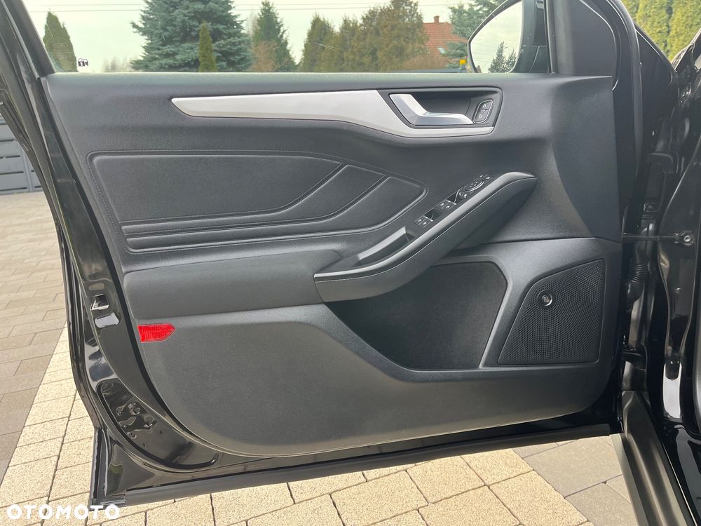 Ford Focus 1.0 EcoBoost STart-Stopp-System TITANIUM X - 37