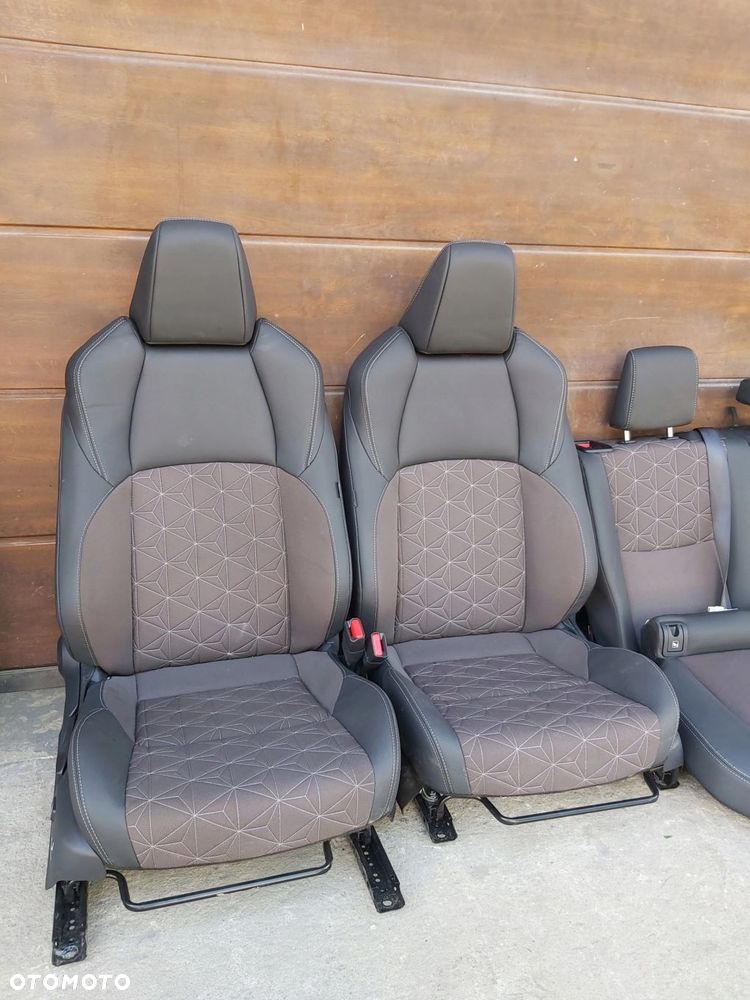 Toyota Yaris Cross Fotel przód lewy prawy skóra kanapa tył Komplet - 2