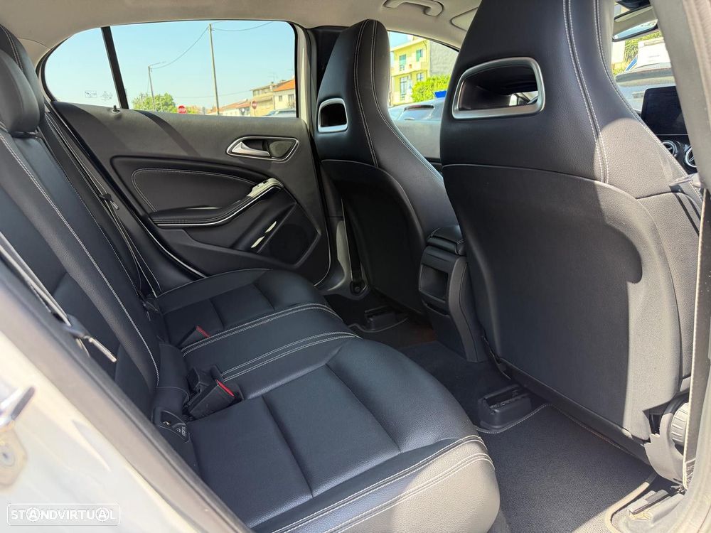 Mercedes-Benz GLA 180 AMG Line - 16