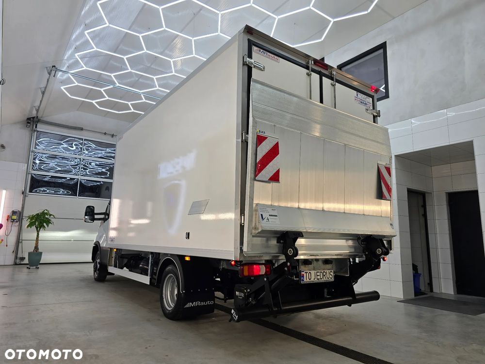 Iveco DAILY 50C18 MROŻNIA 8-PALETOWY + WINDA.1Tona AGREGAT Carrier -20*C +20*C 183Tyś km SERWIS DO OSTATNIEGO Km ASO IVECO SALON PL BOGATA OPCJA WYPOSAZENIA LED NAVI AKTYWNY TEMPOMAT FOTEL KIEROWCY PNEŁMATYCZNY - 11