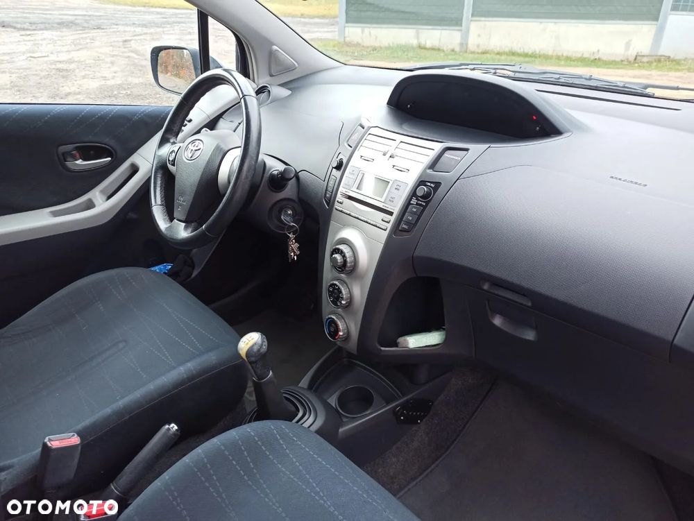 Toyota Yaris - 11