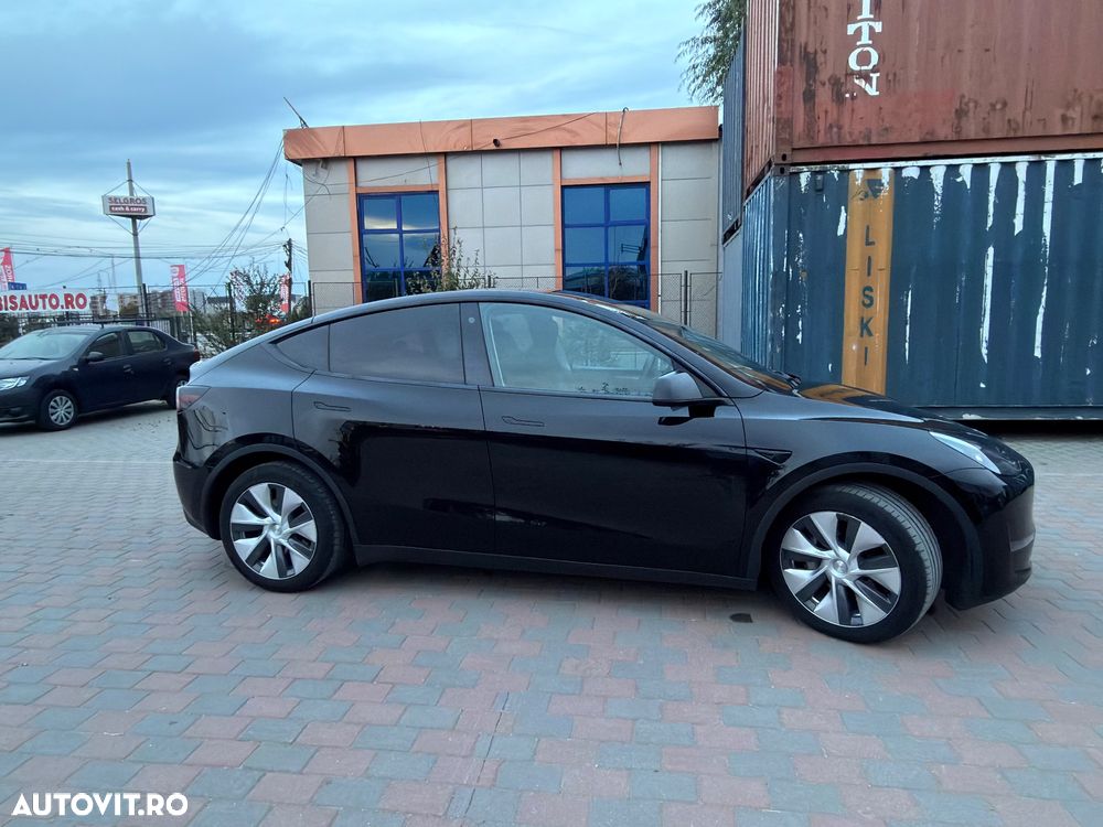 Tesla Model Y Long Range Dual Motor AWD - 5