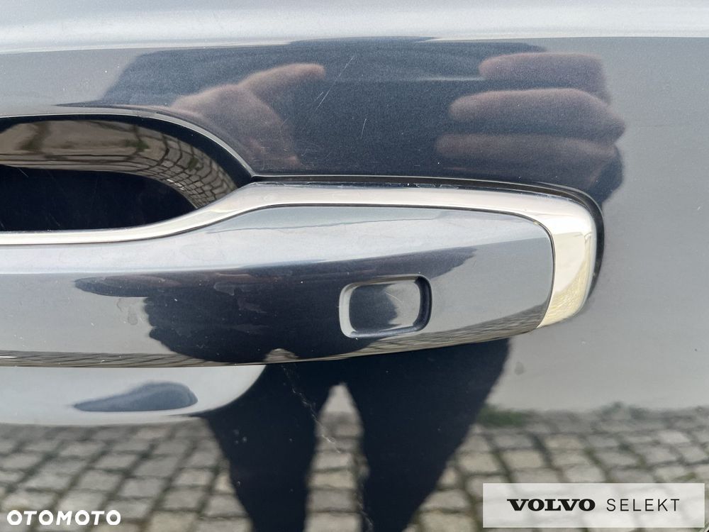Volvo XC 90 - 9