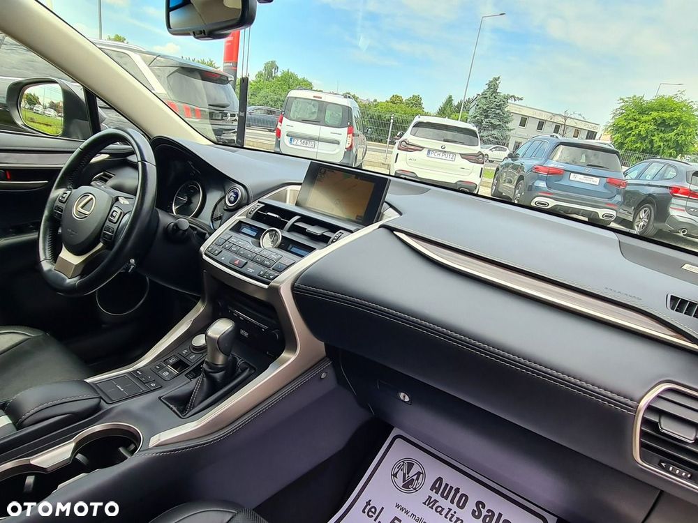 Lexus NX 300h Prestige AWD - 32
