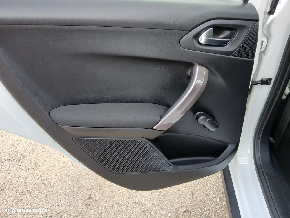 Peugeot 2008 PureTech 82 Style - 21