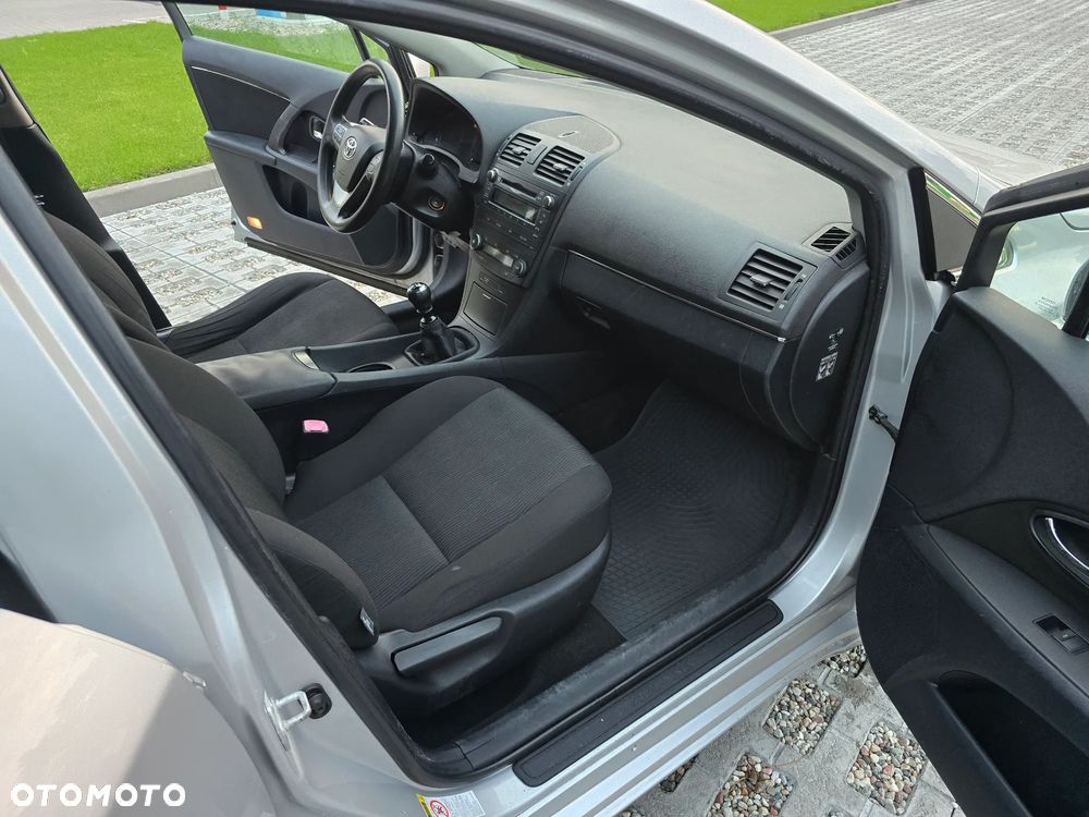 Toyota Avensis - 13