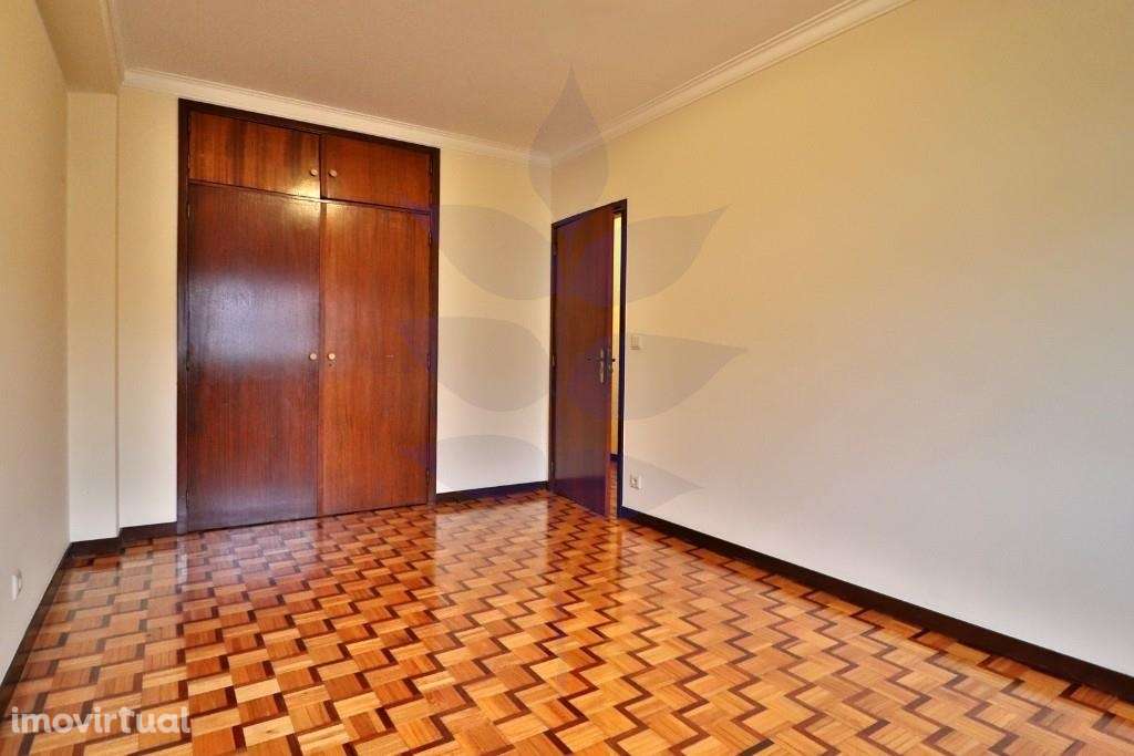 Arrendamento Apartamento T3 no centro da cidade - Rua do Fujacal - Grande imagem: 5/25
