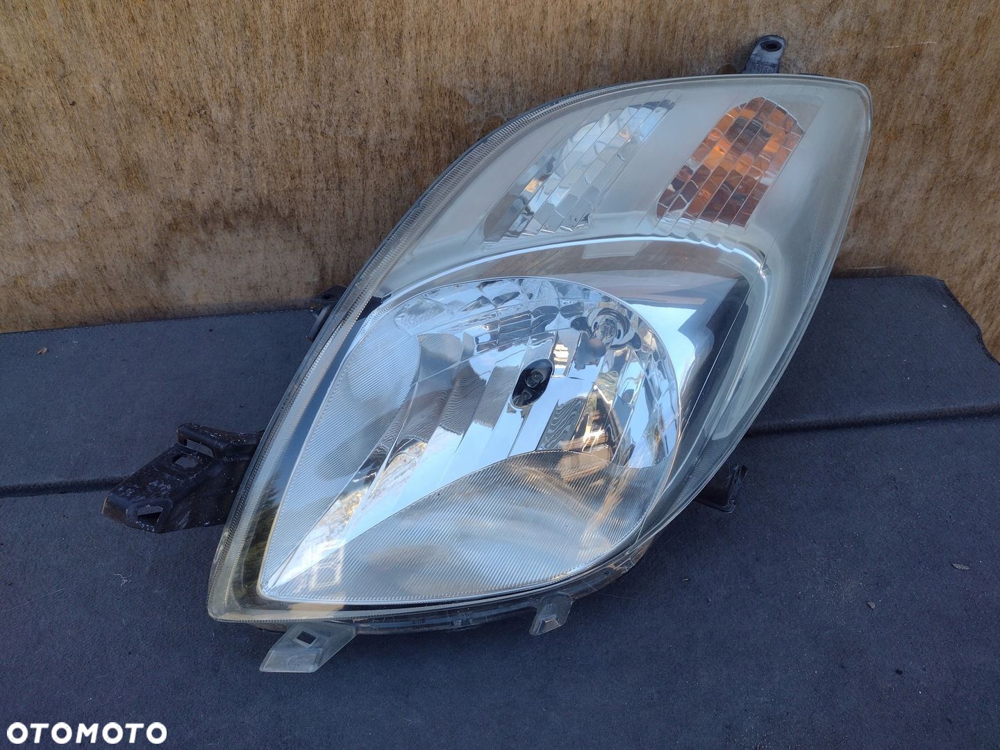 lampy yaris II lewa eu cała - 1