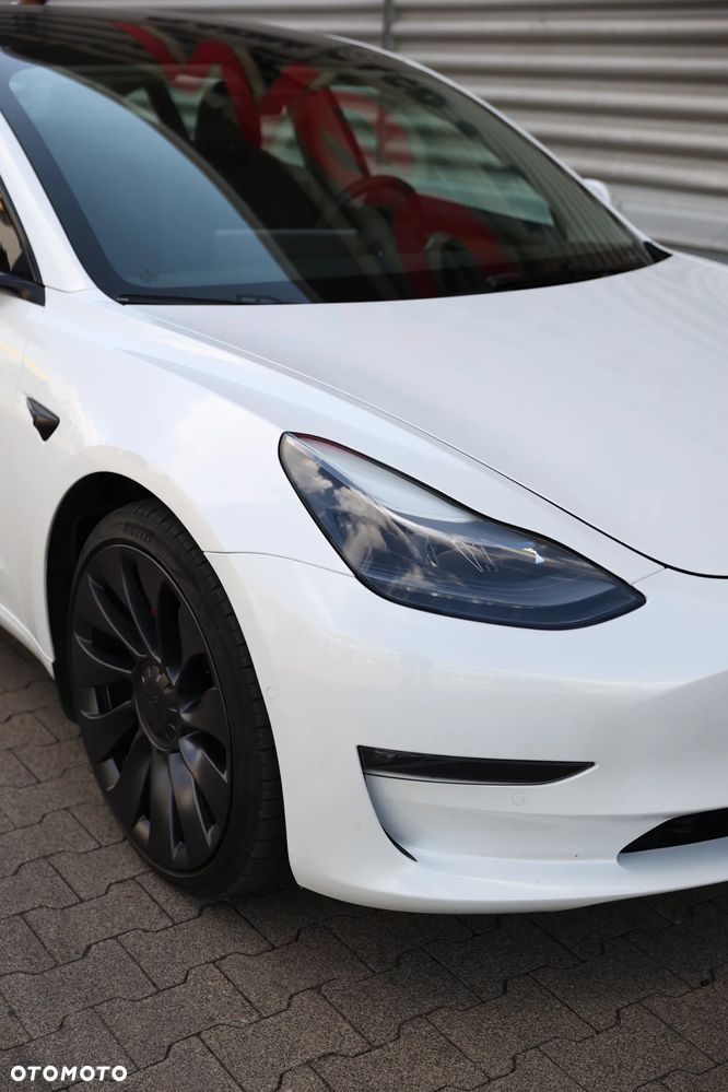 Tesla Model 3 - 25