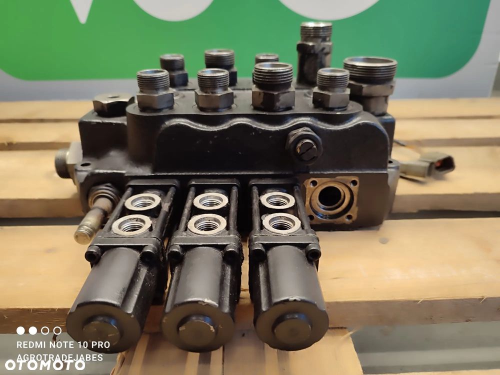Rozdzielacz  7GHI514095  AMMANN Manitou MLT 627 - 6