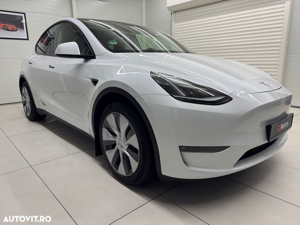 Tesla Model Y - 3