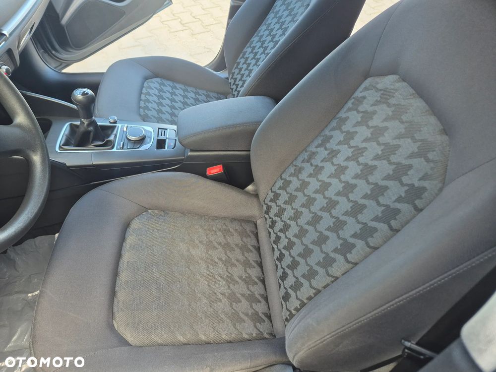 Audi A3 Sportback 1.6 TDI Attraction - 24