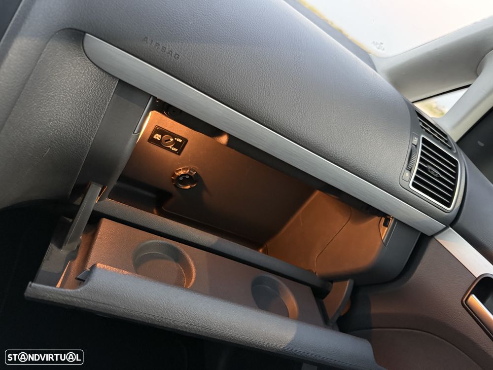 VW Touran 1.6 TDI DPF DSG Cup - 27
