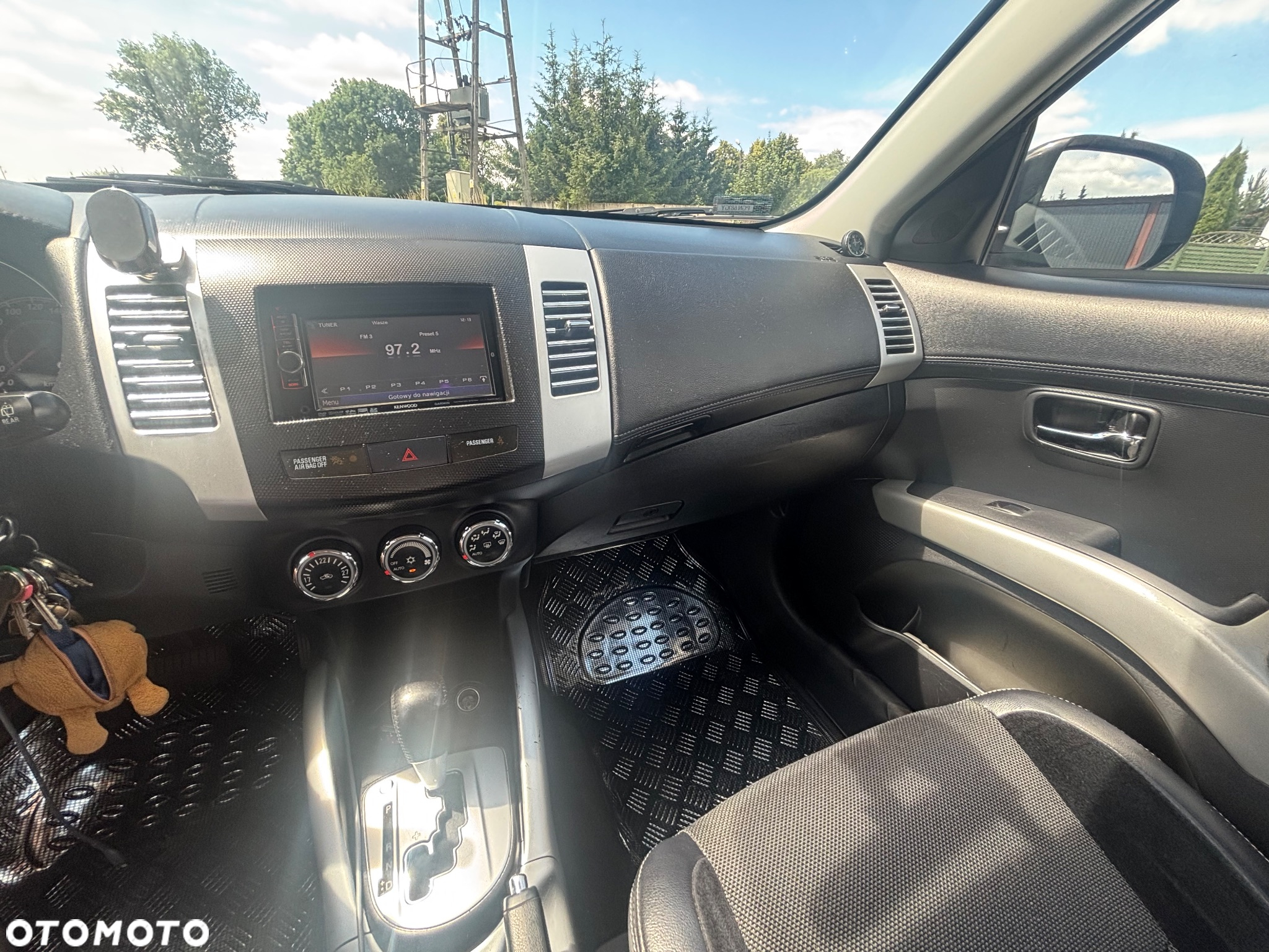 Mitsubishi Outlander - 10