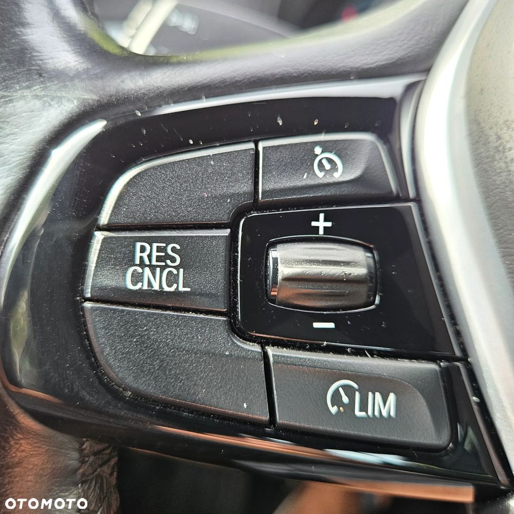 BMW Seria 5 520i M Sport sport - 31