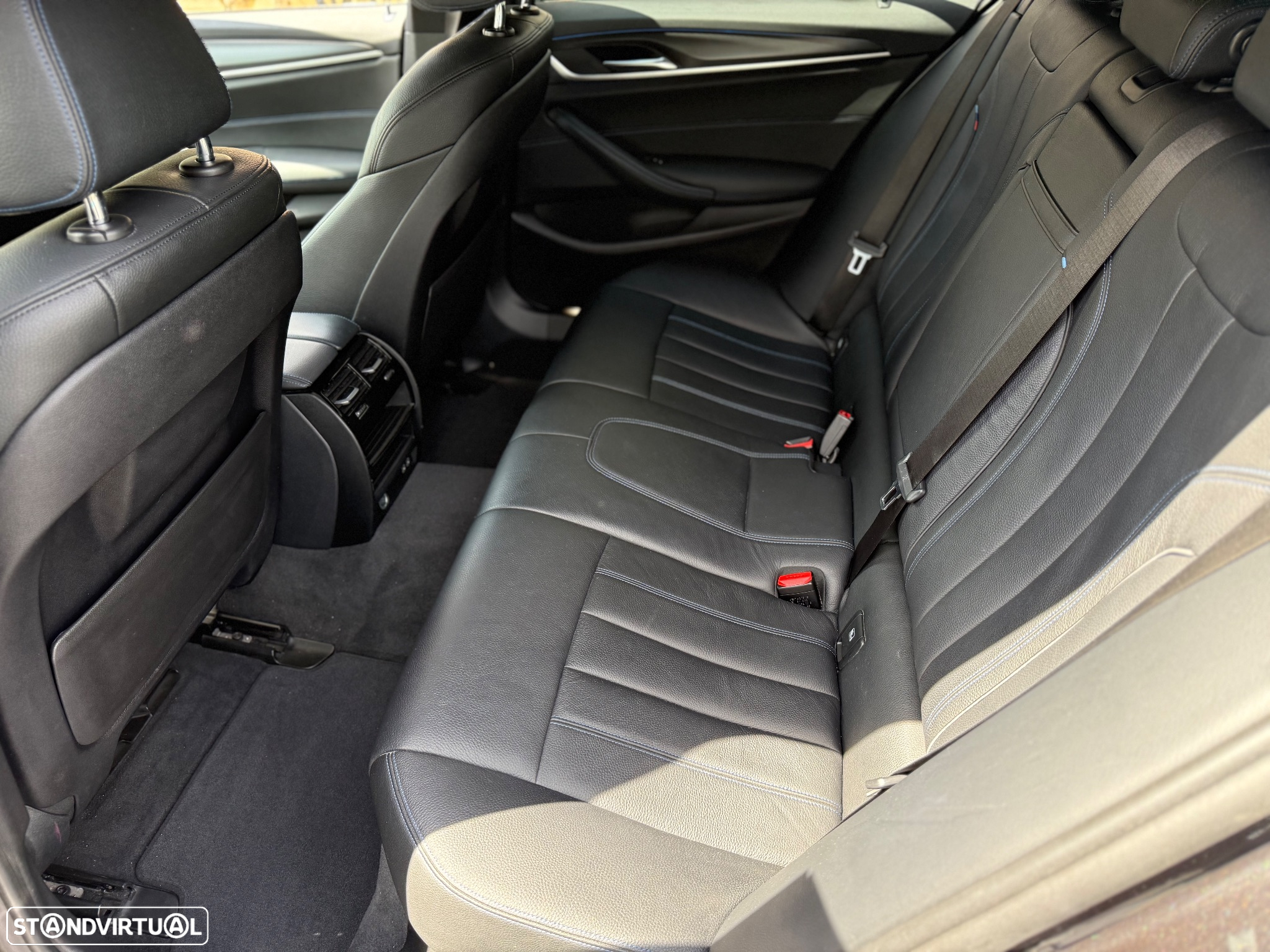 BMW 530 e Pack Desportivo M - 15