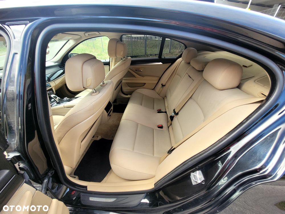 BMW Seria 5 520d - 24