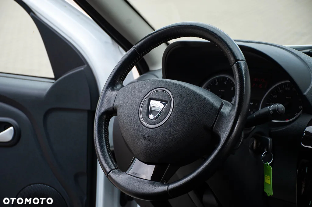 Dacia Duster 1.6 16V 4x2 Laureate - 29