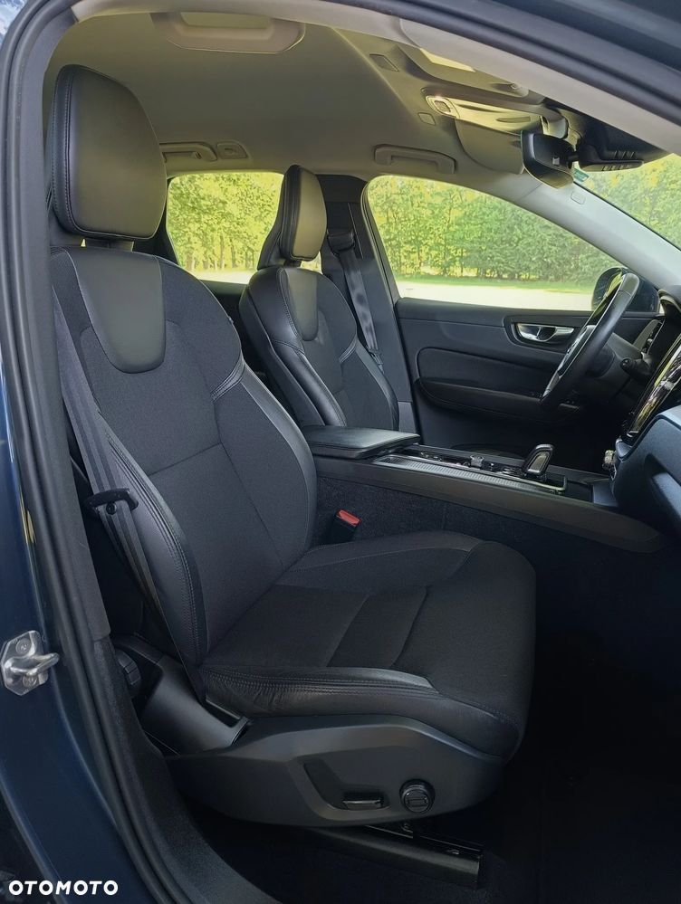 Volvo XC 60 B4 B Geartronic Momentum Pro - 27