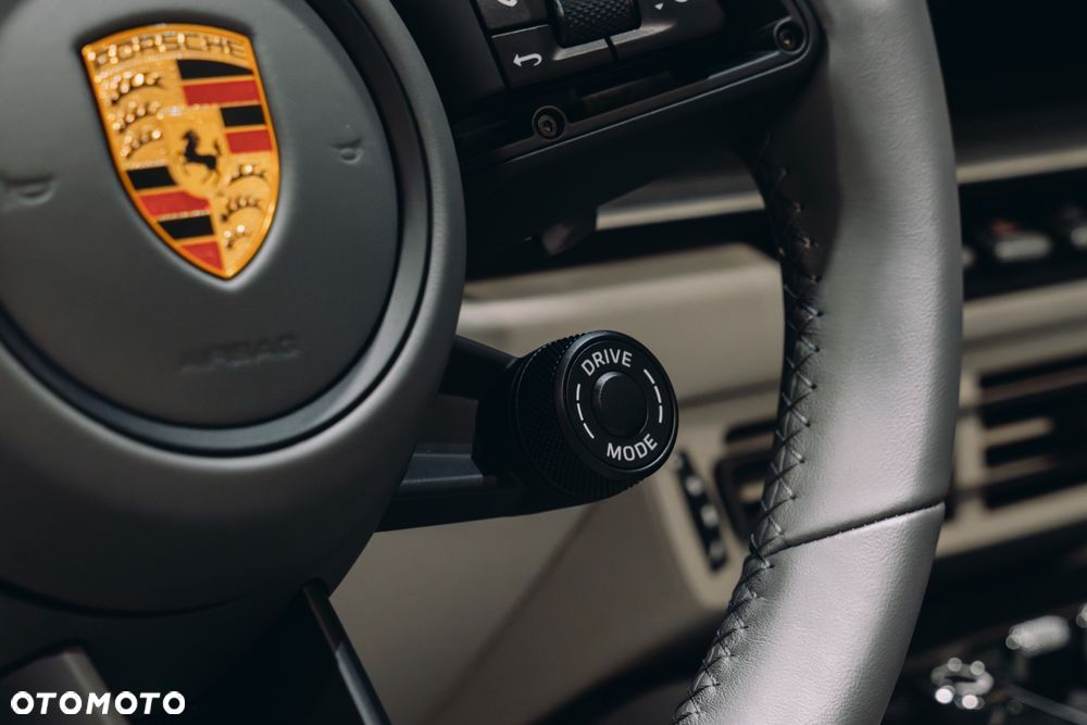 Porsche 911 Carrera 4 GTS - 22