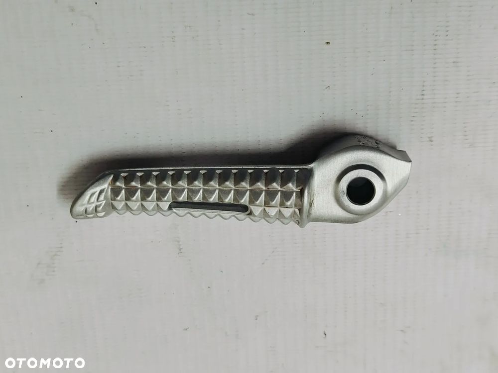 Podnóżek lewy tył TRIUMPH